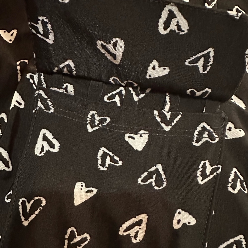 Cocoma women’s black white heart print roll tab 3/4 sleeve v-neck blouse size 3X - Picture 6 of 13